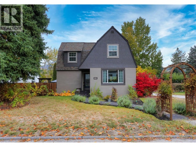 698 Kipling Street, Warfield