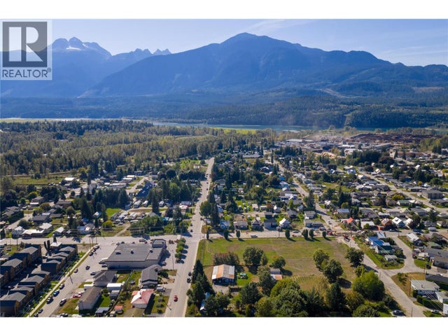 419 Edward Street, Revelstoke