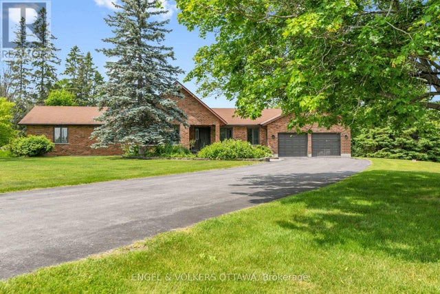 102 Delaney Drive, Ottawa