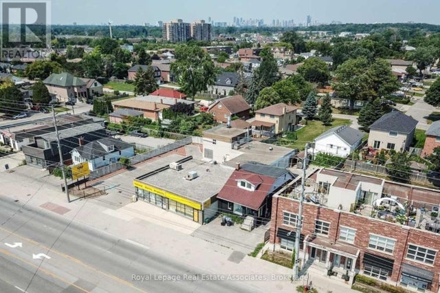 881 Lakeshore Road E, Mississauga (lakeview)
