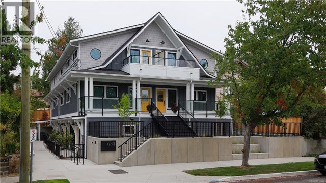 4 633 Belton Ave, Victoria