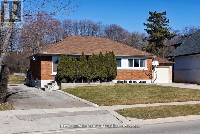 149 Leighland Avenue, Oakville (cp College Park)