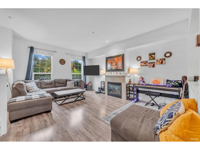 6956 208 Street, Langley