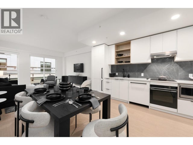 365 422 E 3rd Street, North Vancouver