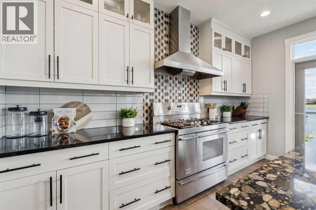 424 Montclair Place, Cochrane Lake