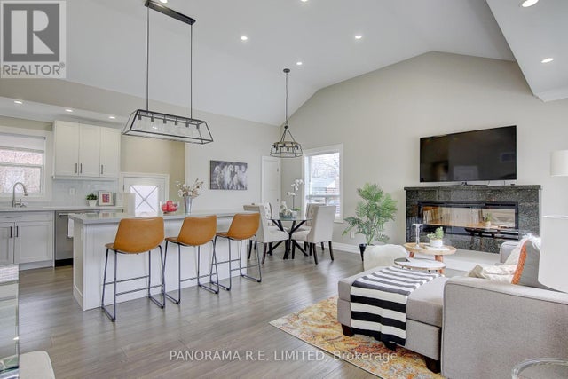 50 Maydolph Road, Toronto (islington-City Centre West)