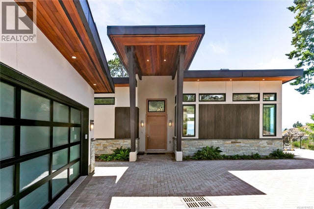 7510 Ocean Park Pl, Sooke