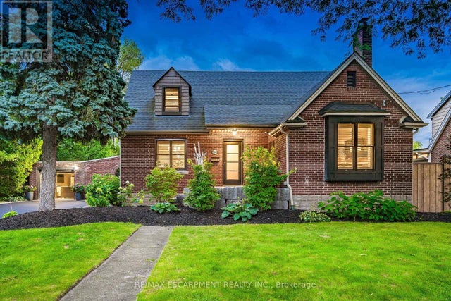 1390 Halifax Place, Burlington (brant)