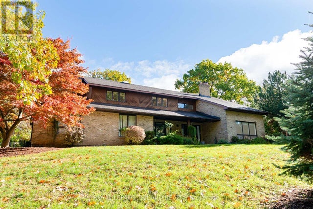 700 Westmount Hills Drive, London South (south C)