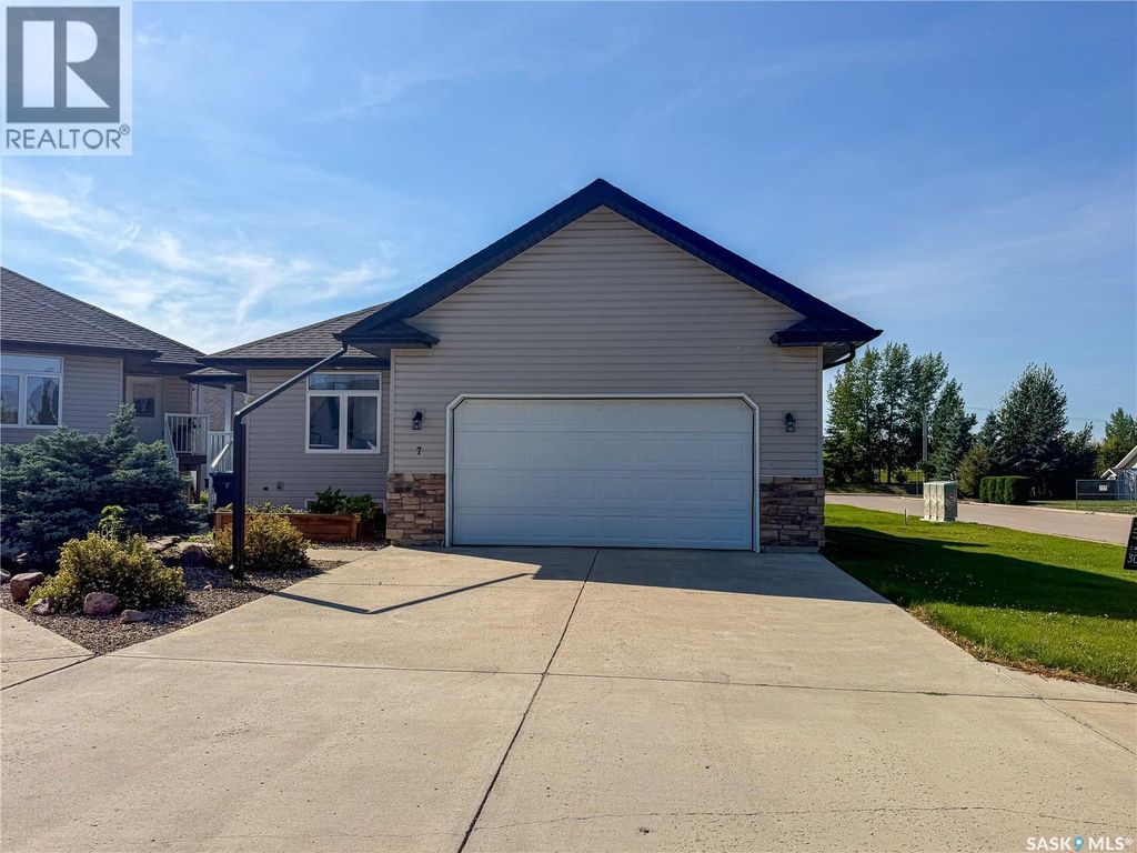 7 Fairway Court, Meadow Lake