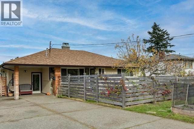 1680 Sheridan Ave, Saanich