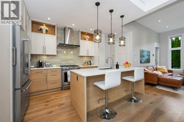 8043 Huckleberry Crt, Central Saanich