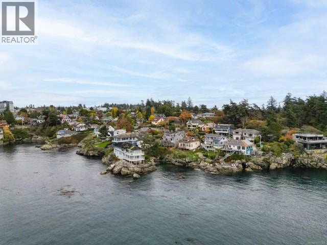 404 Constance Ave, Esquimalt