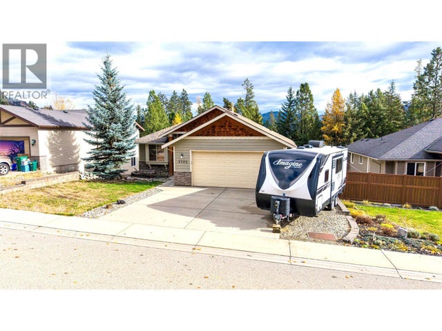 1701 Mountain View Avenue, Lumby