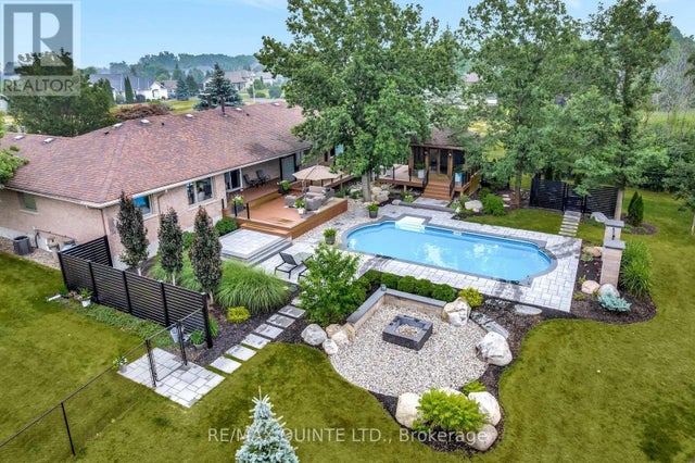 100 Bay Breeze Street, Prince Edward County (ameliasburg Ward)