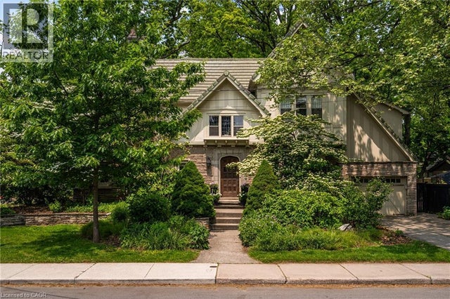 2 Oak Knoll Drive, Hamilton