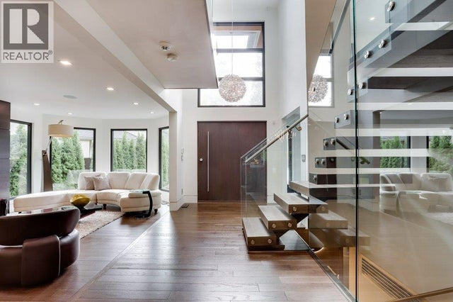 4577 Capilano Road, North Vancouver