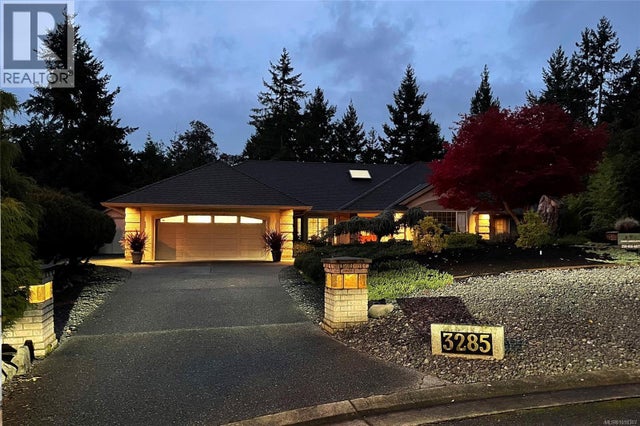 3285 Hobart Pl, Nanoose Bay