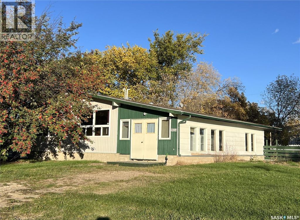 904 Railway Avenue, Loon Lake