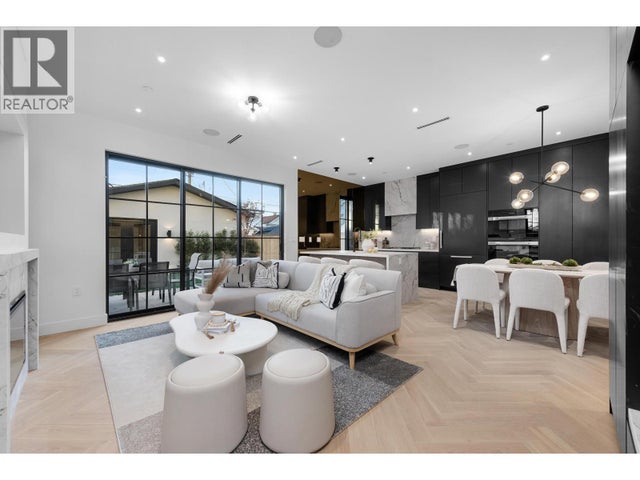 2 240 E 37th Avenue, Vancouver