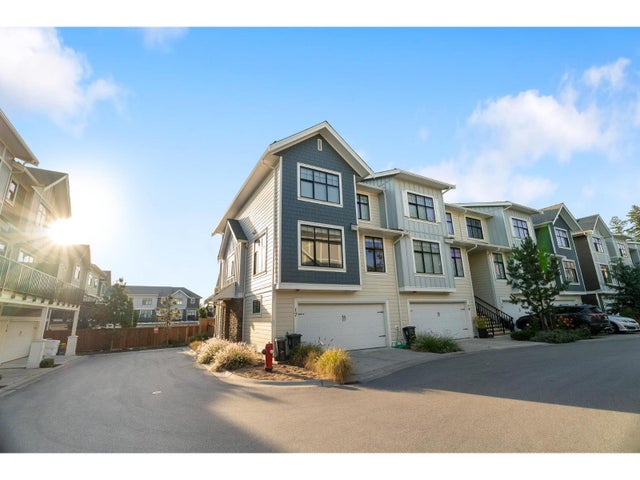 17 20327 72b Avenue, Langley