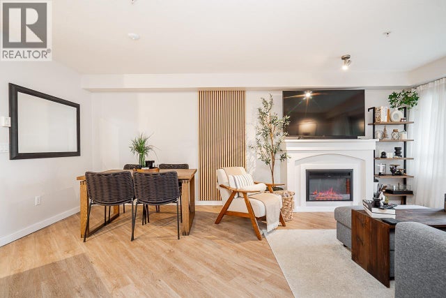 211 3132 Dayanee Springs Boulevard, Coquitlam