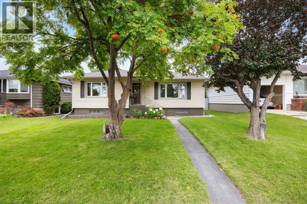 2452 Capitol Hill Crescent Nw, Calgary