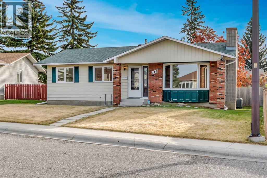 111 Pinetree Bay Ne, Calgary