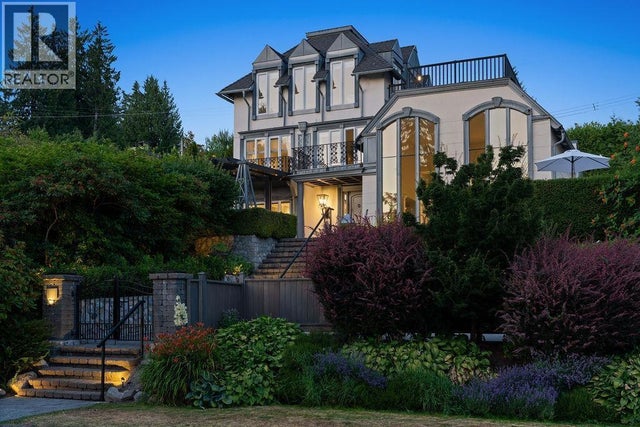 284 Sandringham Crescent, North Vancouver