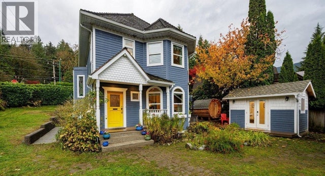 1806 Deep Cove Road, North Vancouver