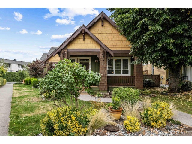 2 5882 Cowichan Street|garrison Crossing, Chilliwack