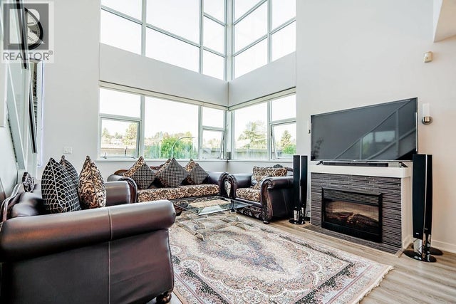 304 2225 Holdom Avenue, Burnaby