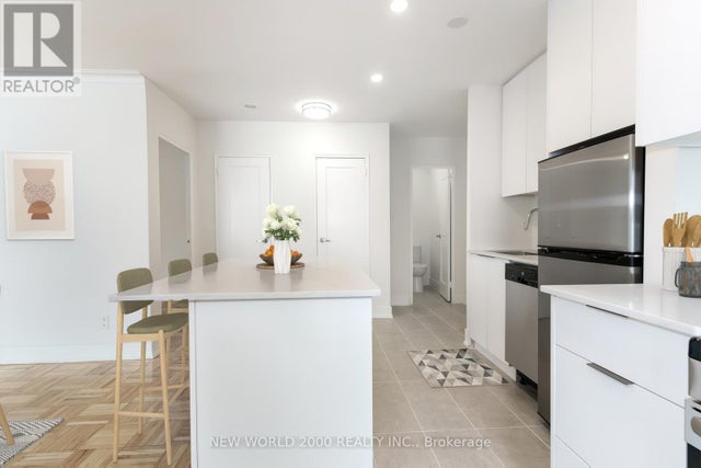 210 - 49 Glen Elm Avenue, Toronto (rosedale-Moore Park)