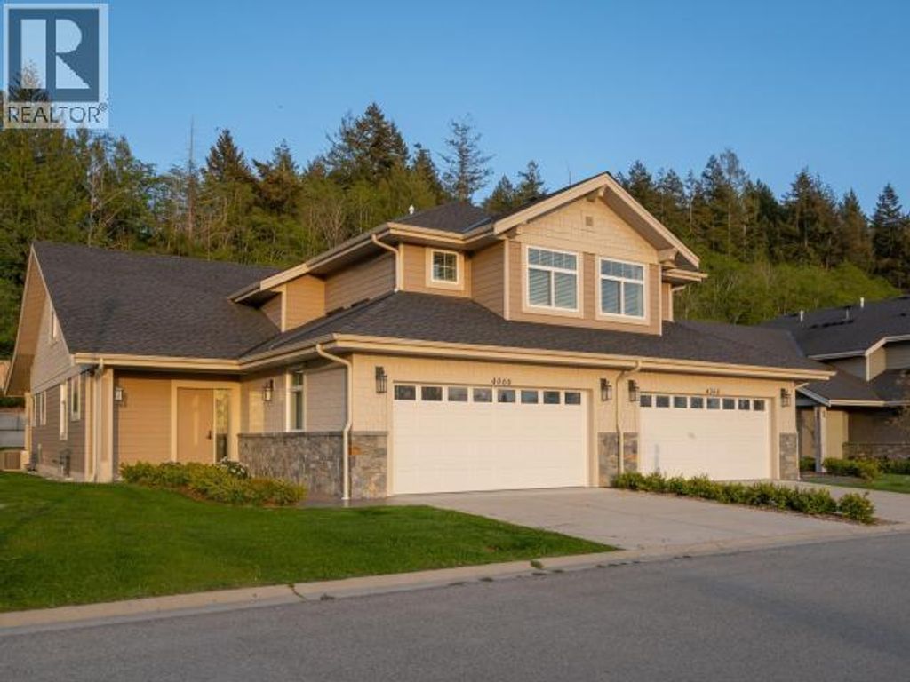 4066 Saturna Ave, Powell River
