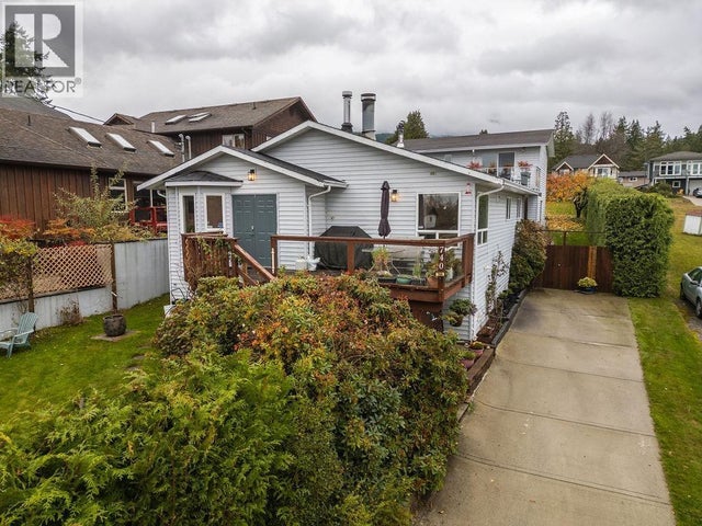 740 Hillcrest Road, Gibsons