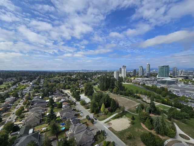 2307 13573 98a Avenue, Surrey