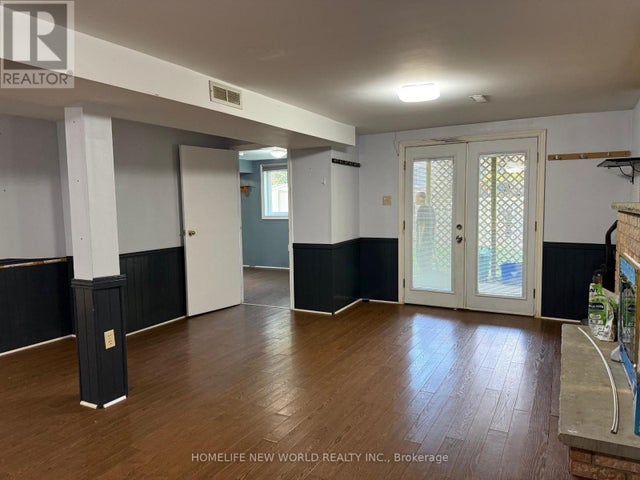 Walk Out Basement Apt - 252 Osmond Crescent, Newmarket (bristol-London)