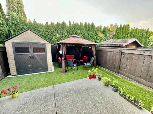 222 9462 Prince Charles Boulevard, Surrey