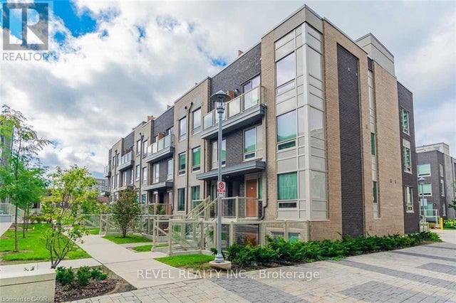 4 - 7 Applewood Lane, Toronto (etobicoke West Mall)