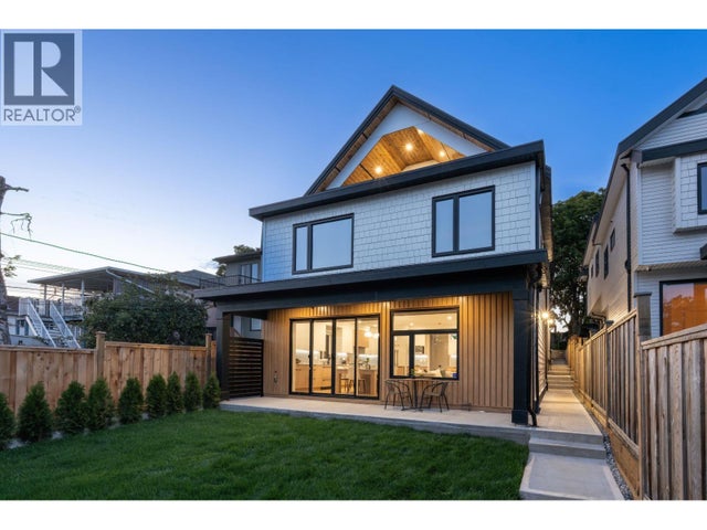 2 3576 E Pender Street, Vancouver