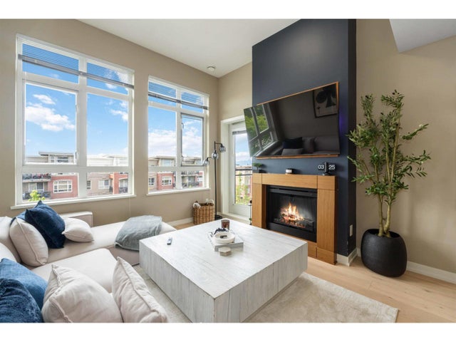 412 2940 King George Boulevard, Surrey