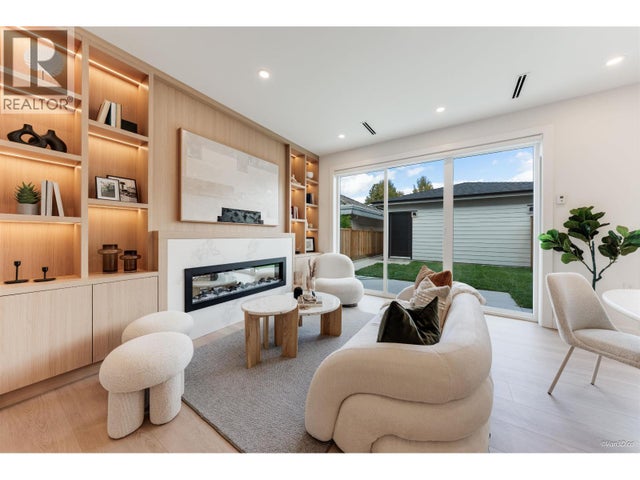 2 3121 E 46th Avenue, Vancouver