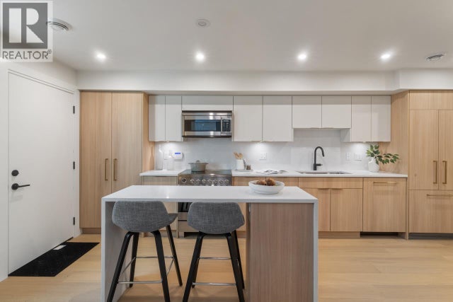 1 1937 Templeton Drive, Vancouver