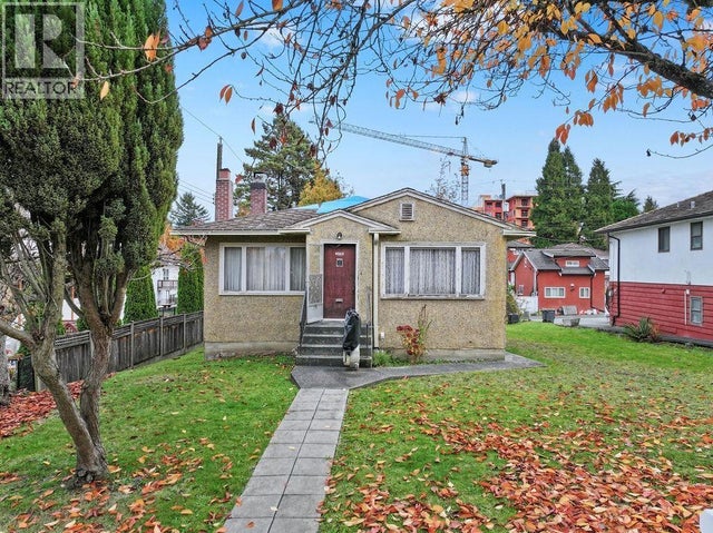 4868 Commercial Street, Vancouver