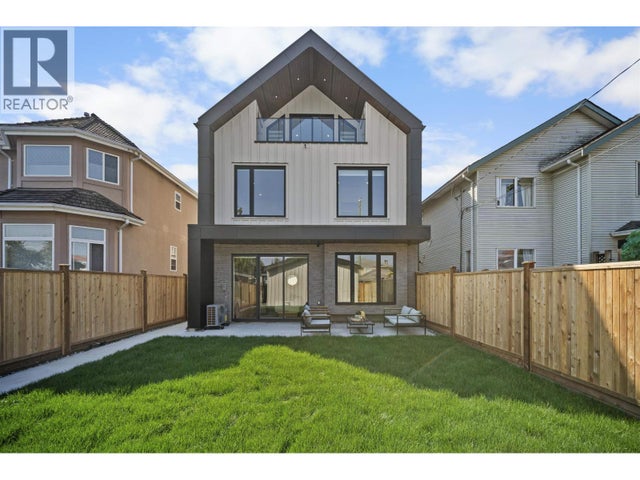 2 3563 E 25th Avenue, Vancouver