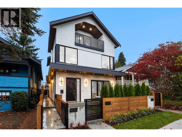 2 2607 Dundas Street, Vancouver