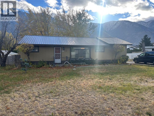 725 2nd Avenue, Keremeos
