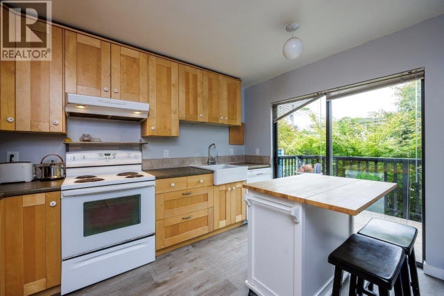 Gs 2271 W 3rd Ave, Vancouver