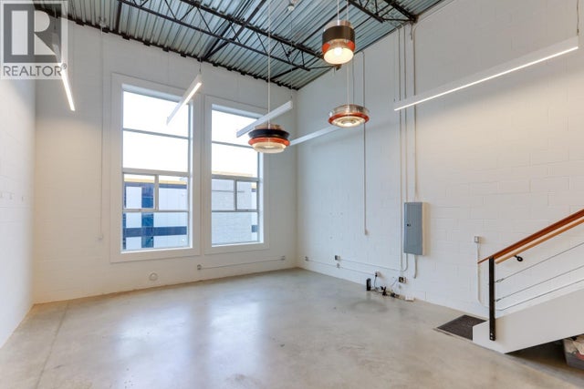 302 1220 E Pender Street, Vancouver