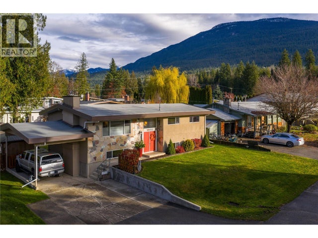1976 Maddocks Road, Revelstoke
